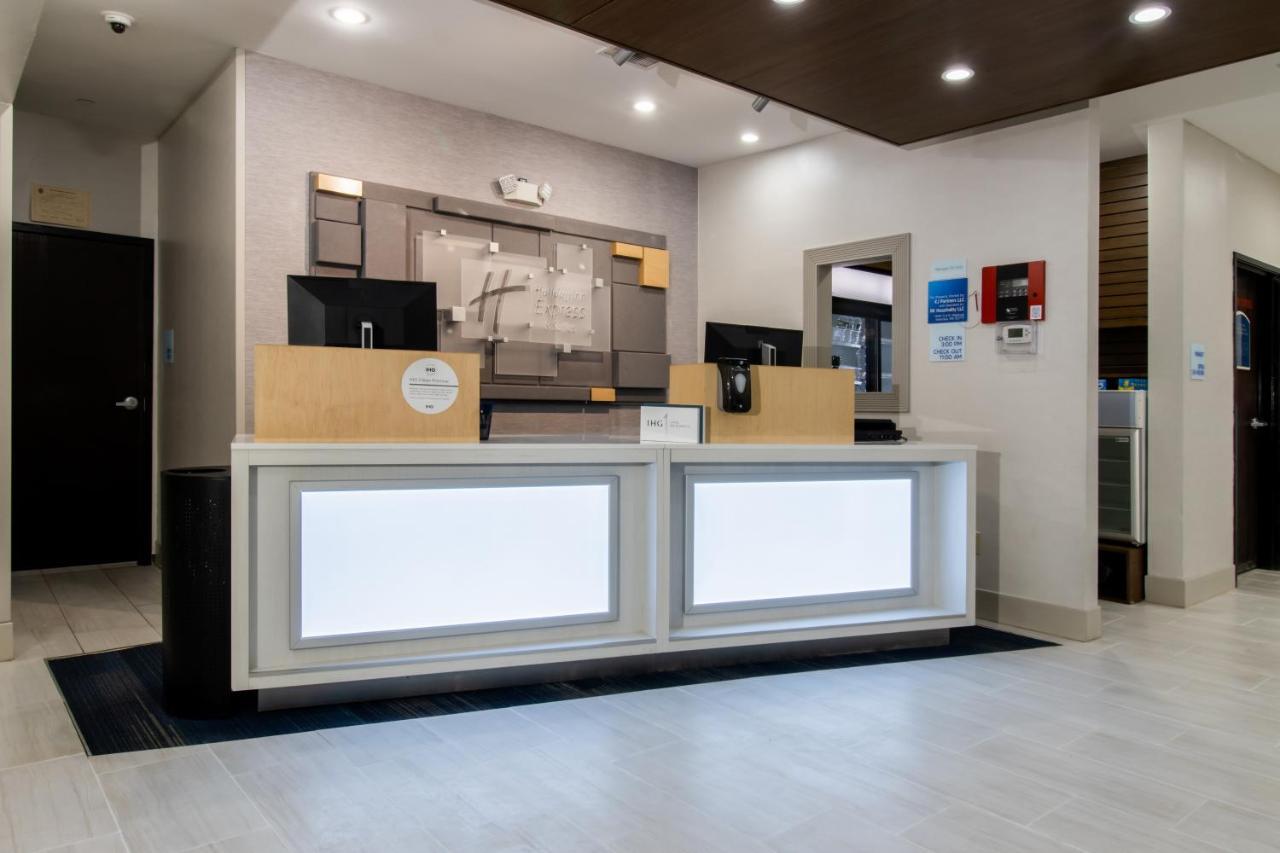 Holiday Inn Express Hotel & Suites Swansea By Ihg Exterior photo
