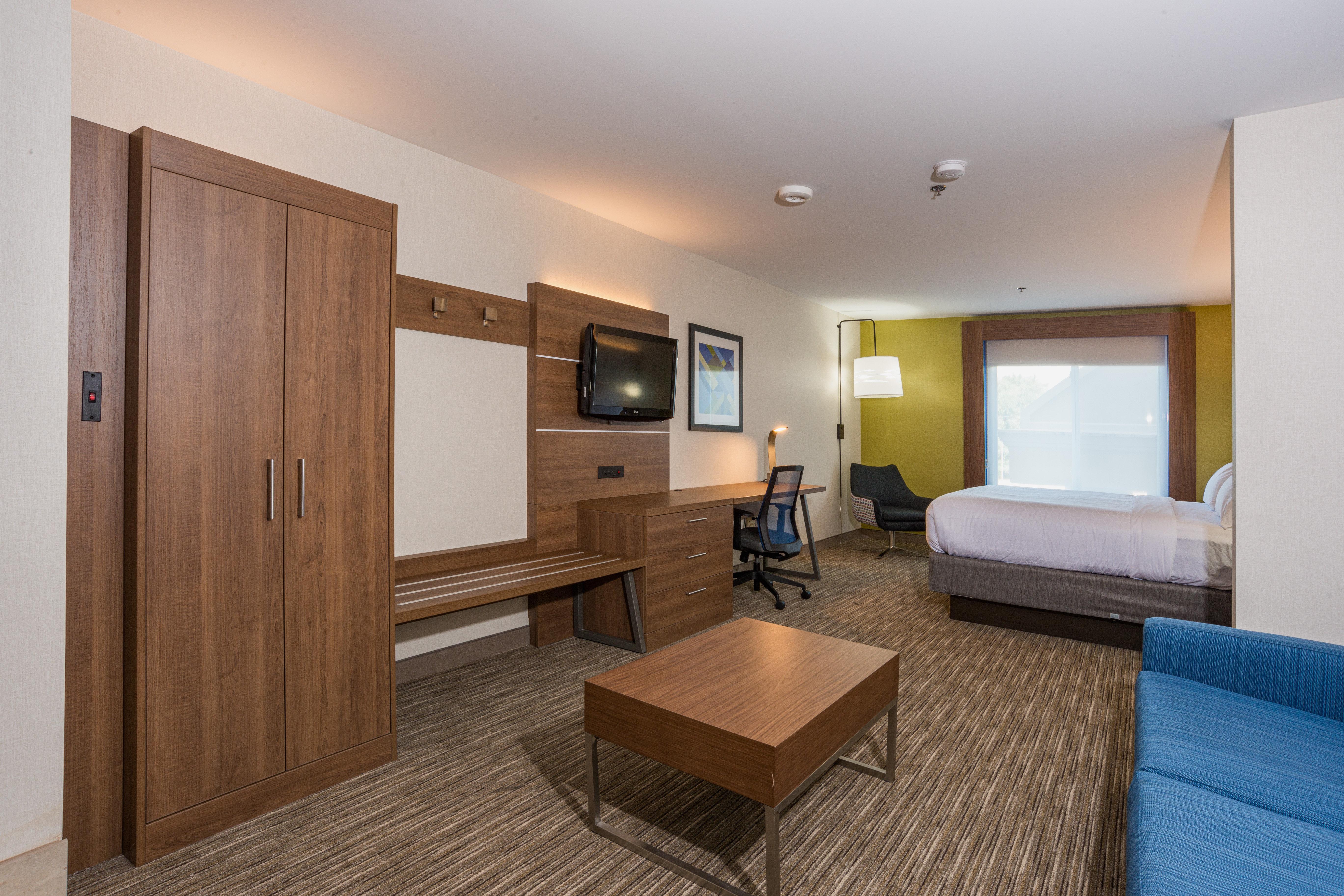 Holiday Inn Express Hotel & Suites Swansea By Ihg Exterior photo