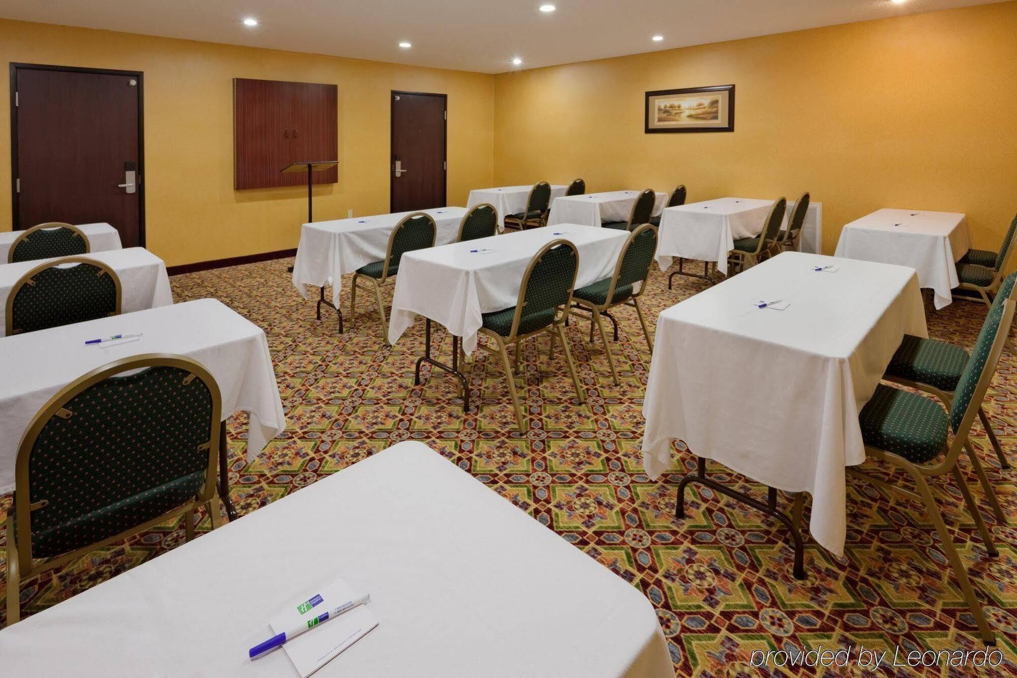 Holiday Inn Express Hotel & Suites Swansea By Ihg Exterior photo